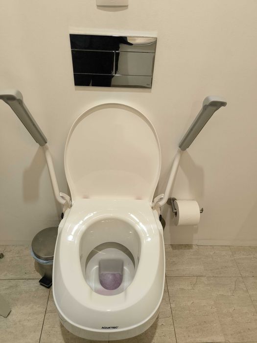 Elevador de sanita com braços Aquatec