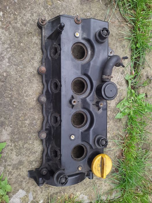 Продам клапанну кришку opel astra j A1.7DTR