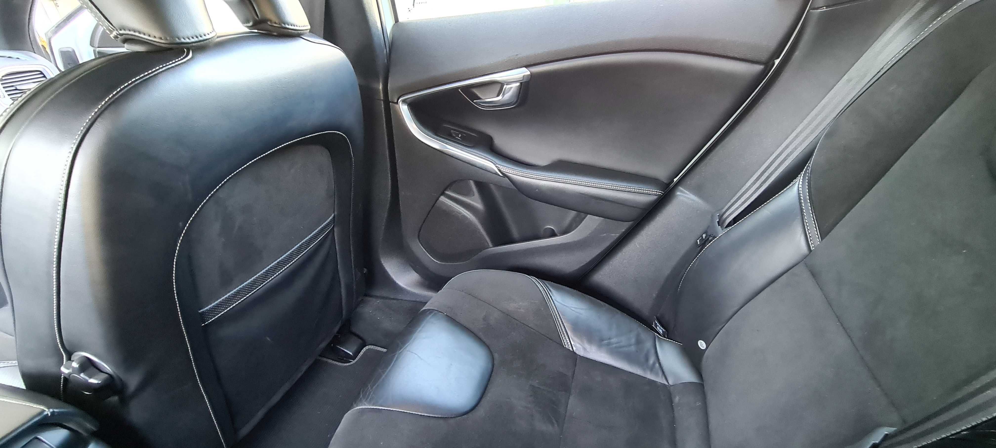 Volvo v40 d2 versão R DESIGN