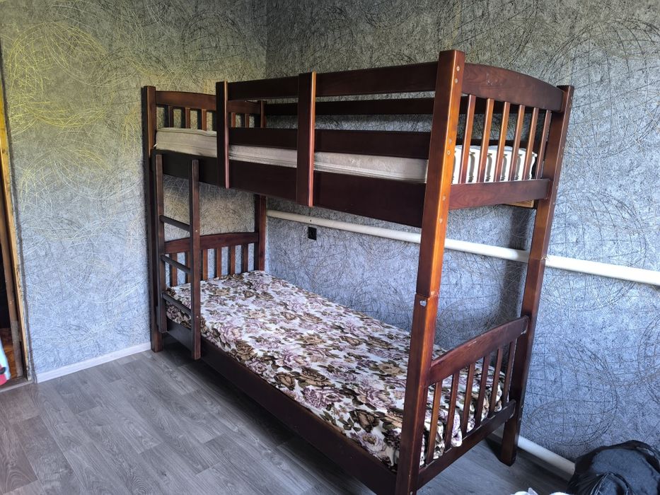 Двоярусне ліжко з матрацами