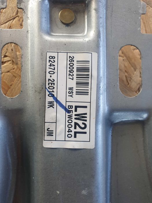 Mechanizm podnośnik szyby lewy przód Hyundai Tucson 1 07r eu sprawny