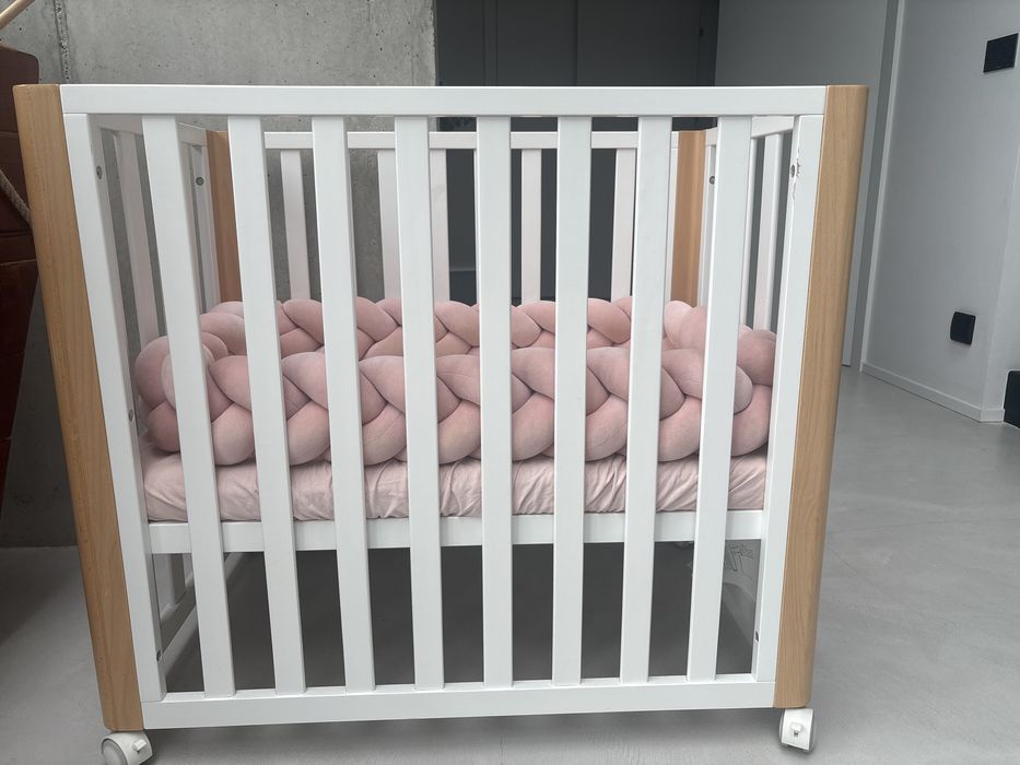 Lozeczko na kolkach kinderkraft 3w1 białe .