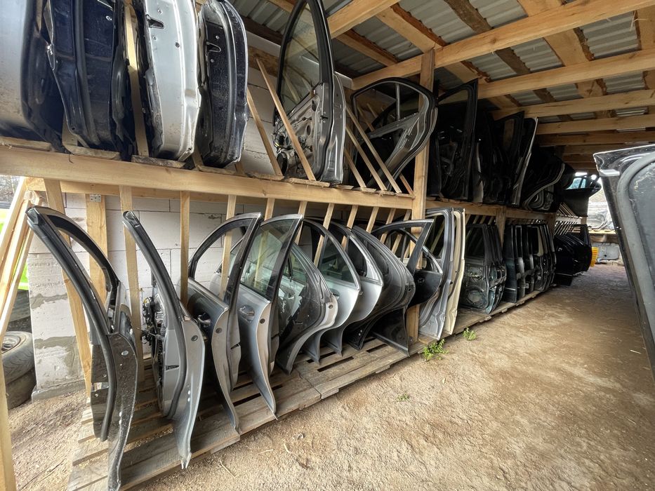 Двері праві ліві W203 W211 W163 W209 дверь передня задня