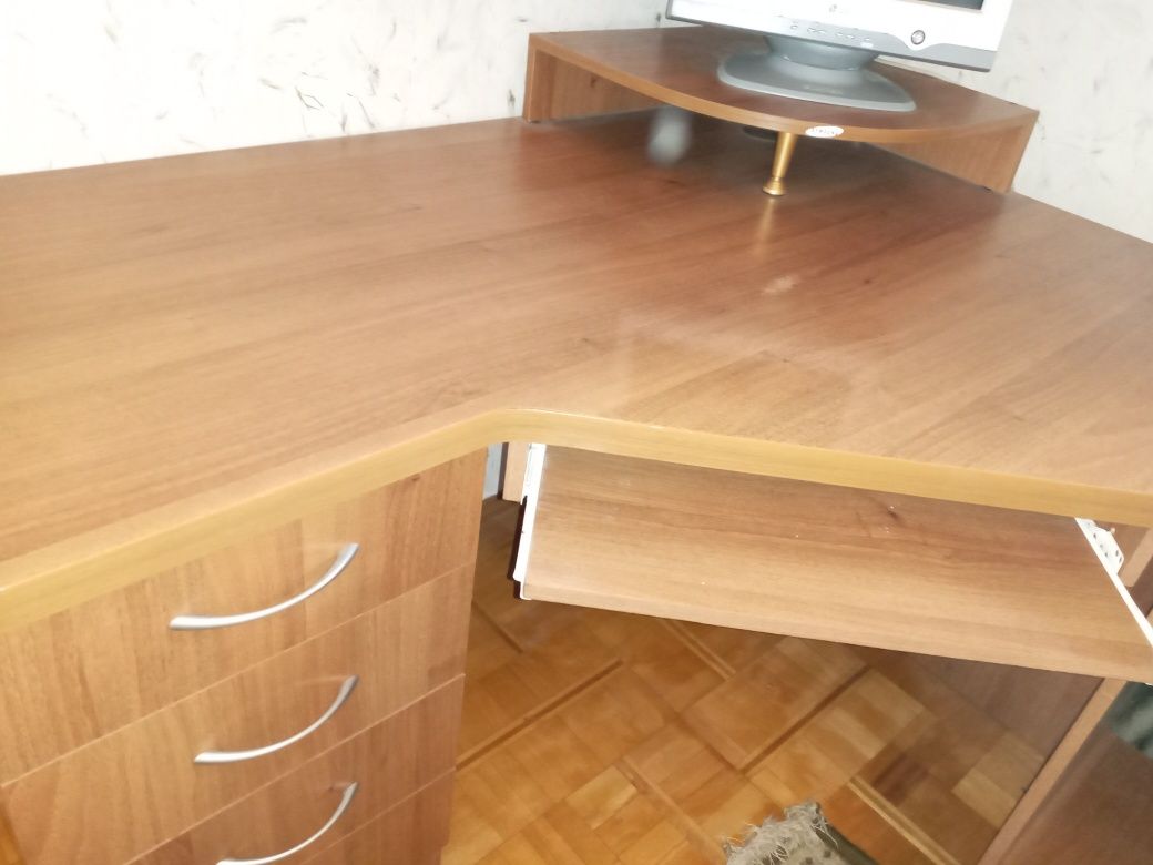 Продам стол письменный