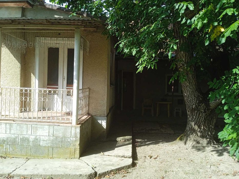 Будинок 4 кімнати на великій землі 30 соток с. Мочола 5 км до Берегова