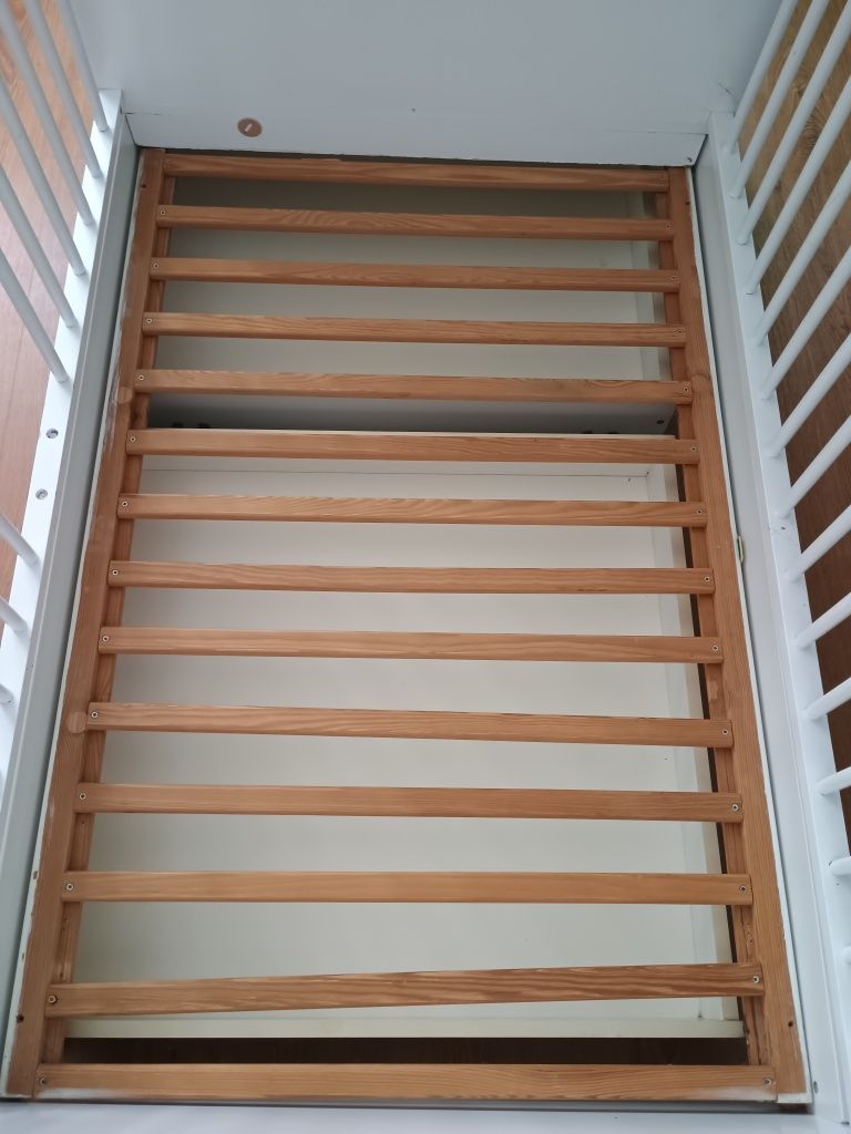 Oddam za darmo solidne łóżeczko dziecięce bez materaca
Wymiary cał