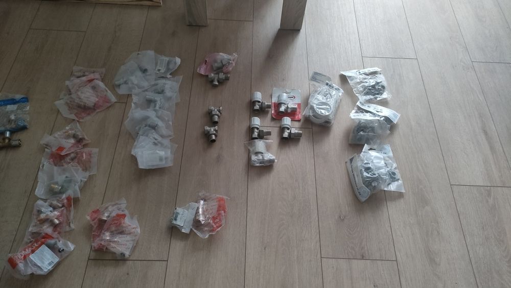 Kolanka, zawory do grzejników, trójniki