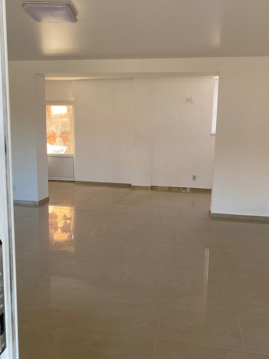 Продається комерційне приміщення магазину.