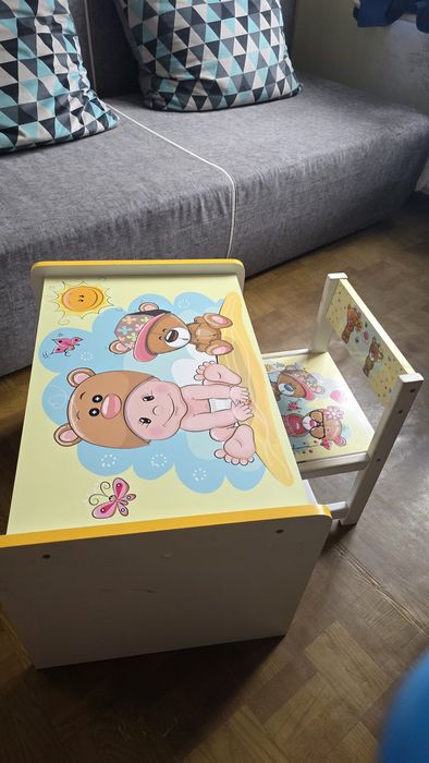 Дитячий стіл і стілець