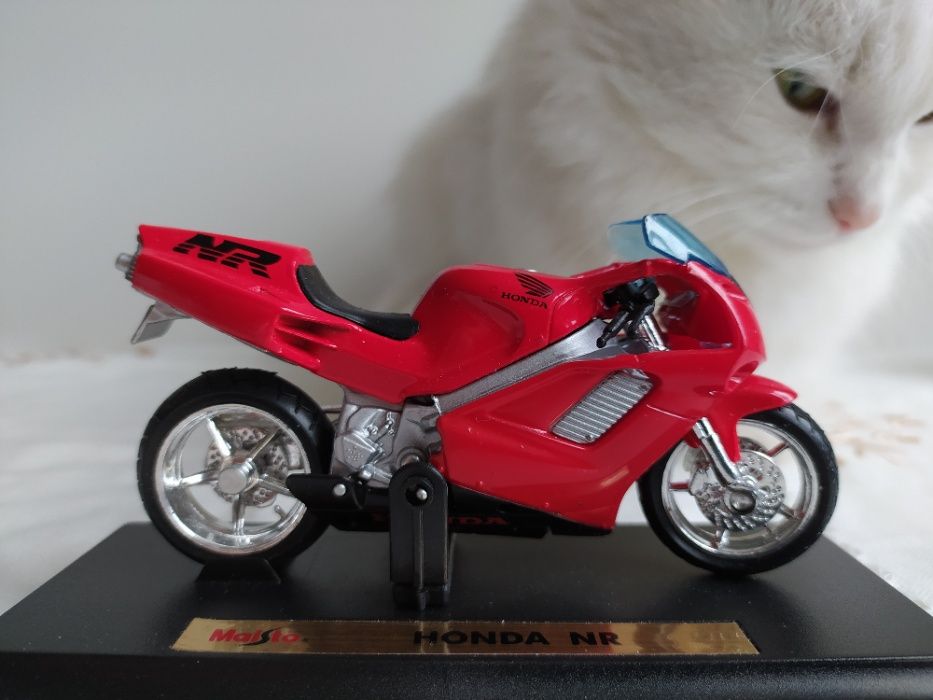 Модель мотоцикла Honda NR от Maisto