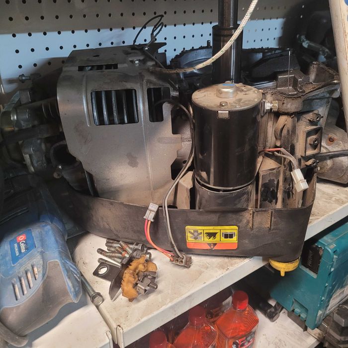 Silnik do kosiarek, obudowy, czesci CAŁOŚĆ