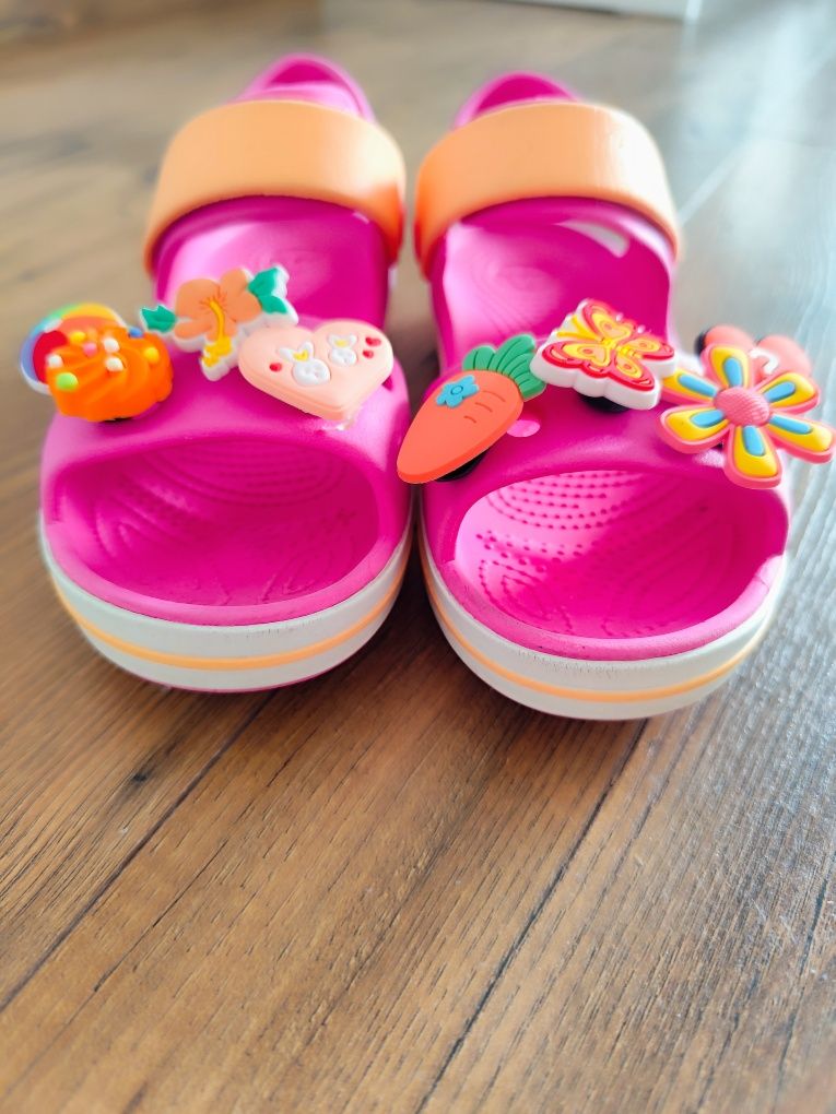 Crocs J1 31 32 sandały gumowe buty do wody przypinki ozdoby