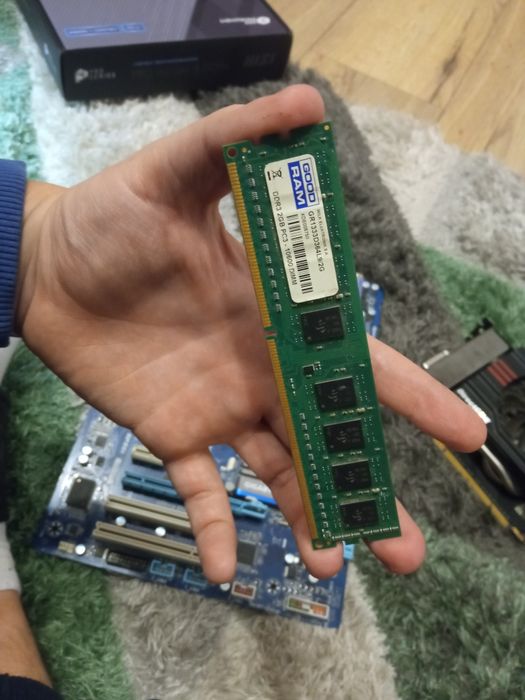 4x ram 2 GB ddr3 good ram , hyper blu