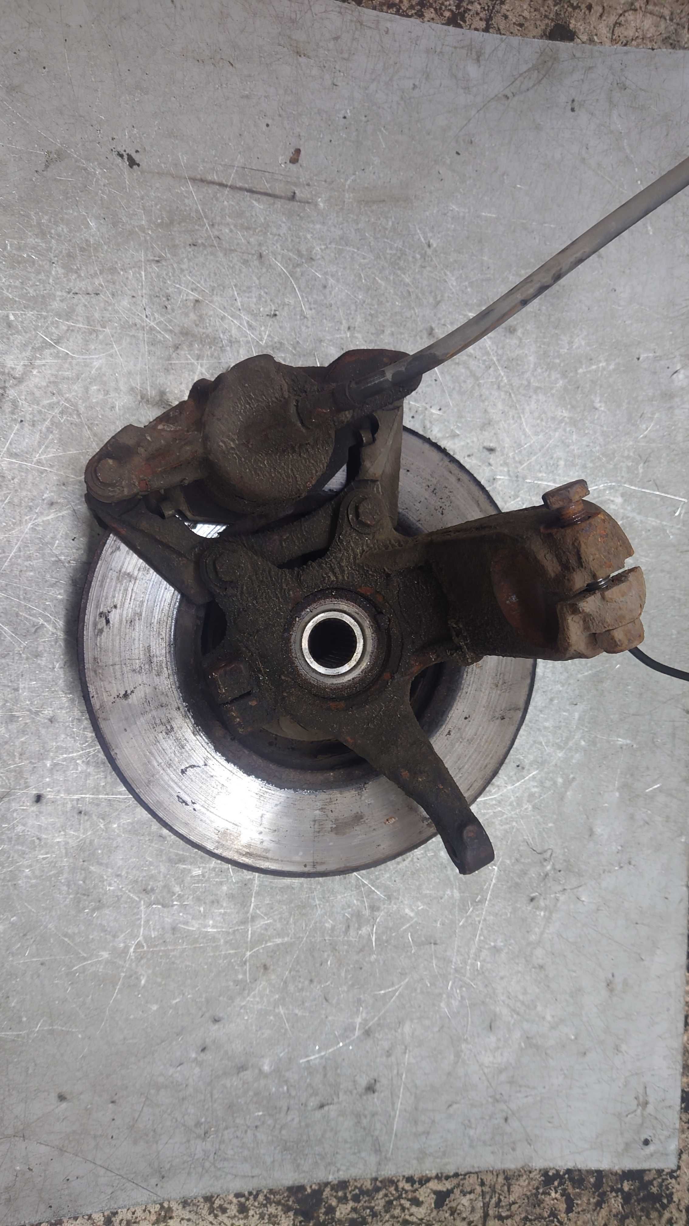 Ford Mondeo MK3 3 III Zwrotnica Piasta Prawy Przód Prawa Przednia PP