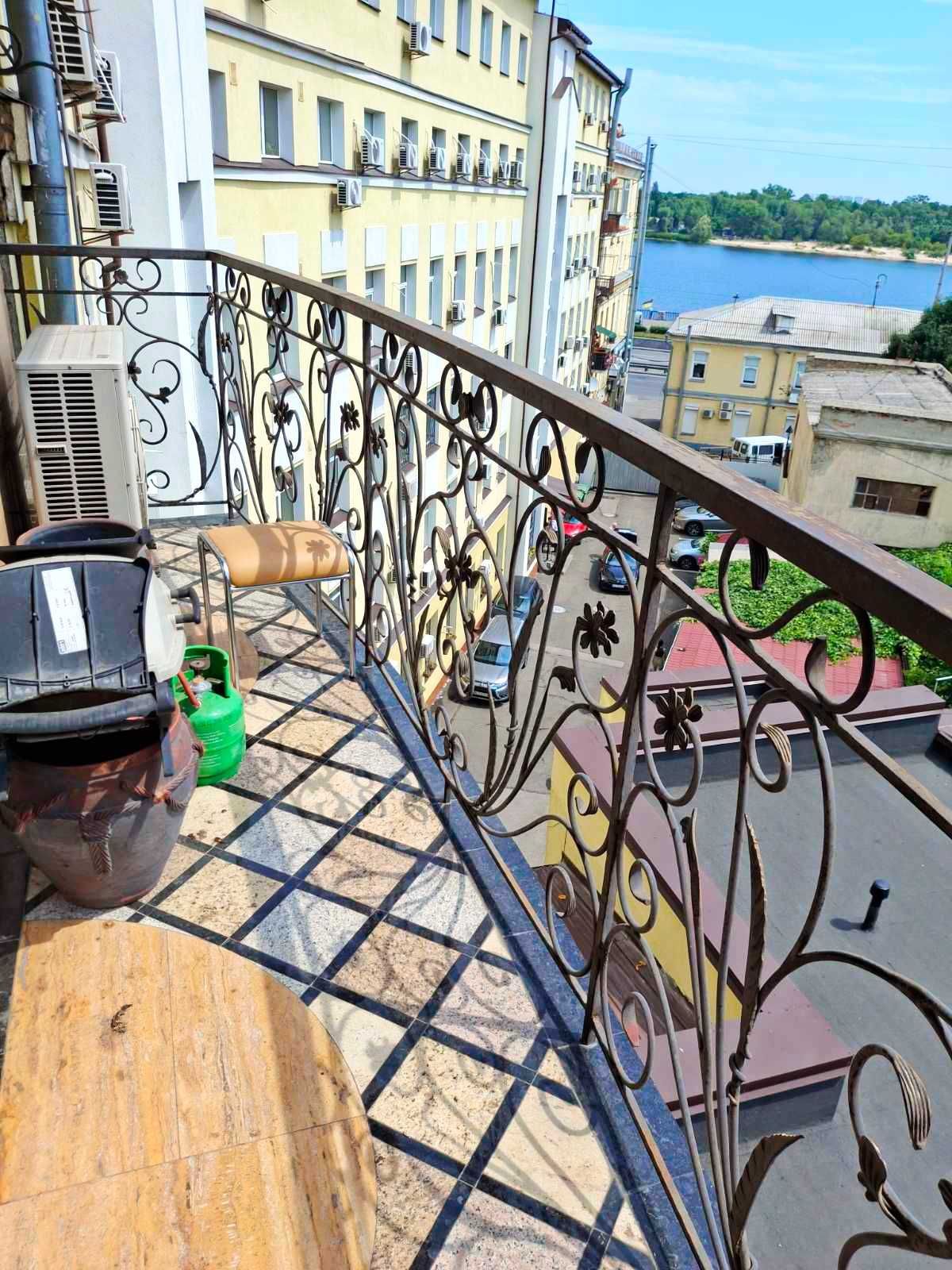 Оренда унікальної квартири в серці Подола. Борисоглібська 16А