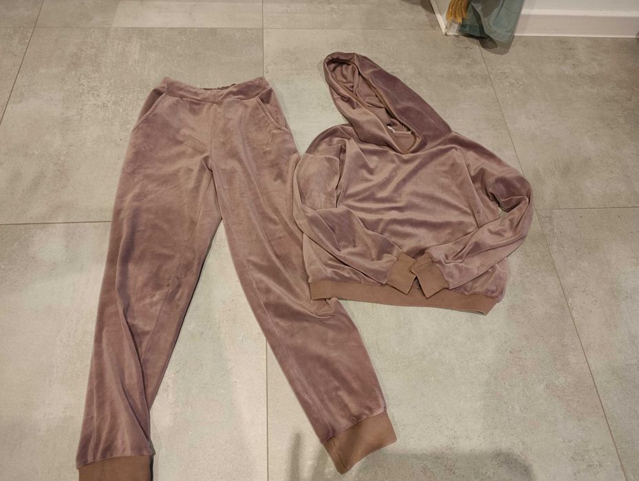 Welurowy dres kolor beż, fiolet  r 146 produkcja polska