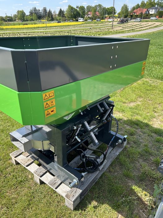 Rozsiewacz nawozu Polowy/Sadowniczy 600/1200L LANGREN