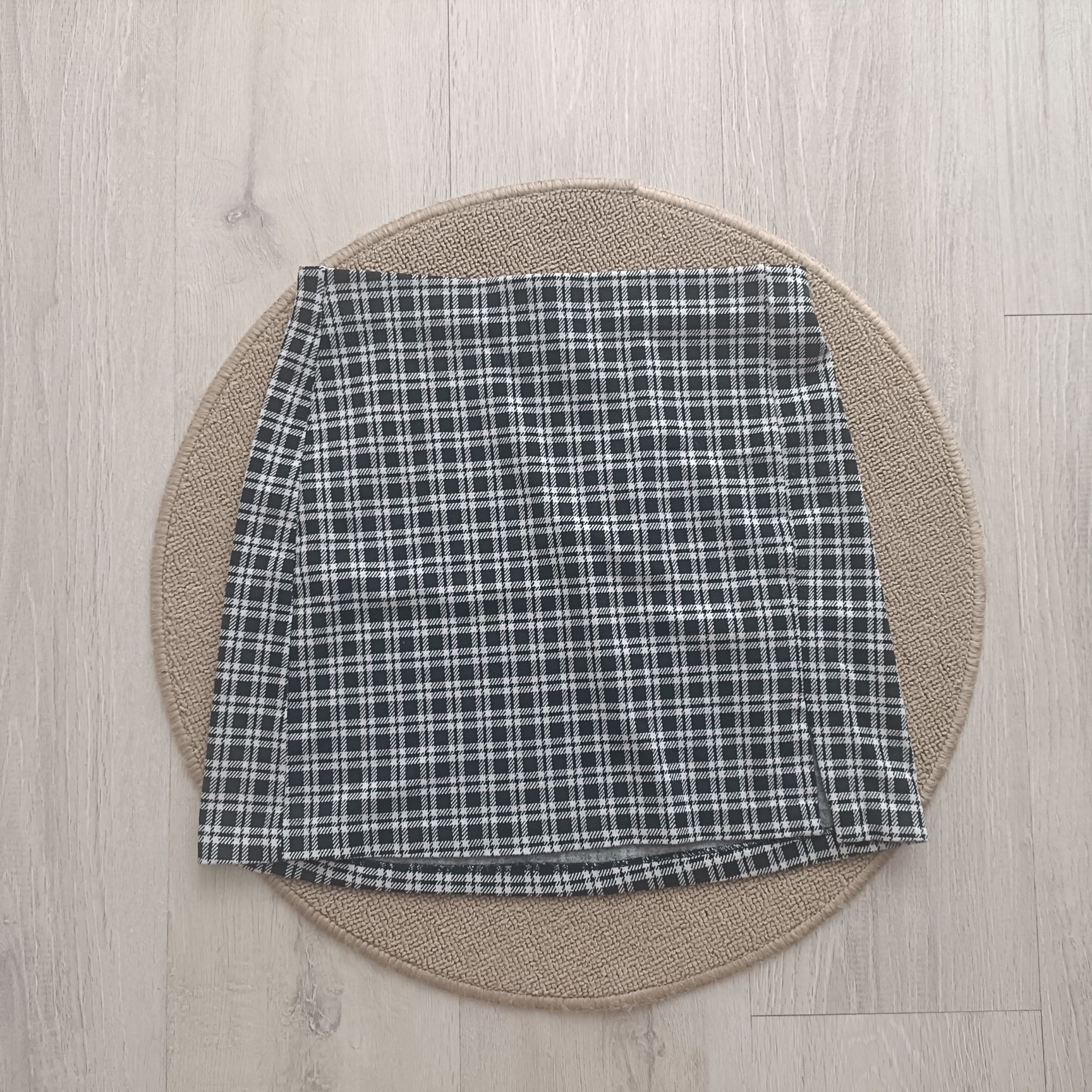 Spódniczka mini, z nacięciem, w kratkę, rozmiar S