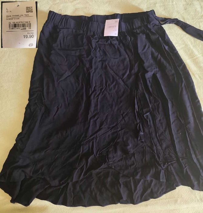 Saia Preta da Marca C&A