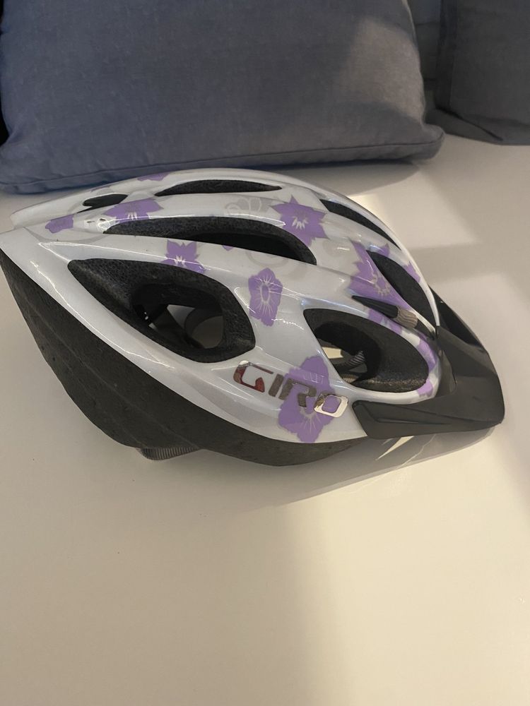 Kask dziewczecy firmy giro