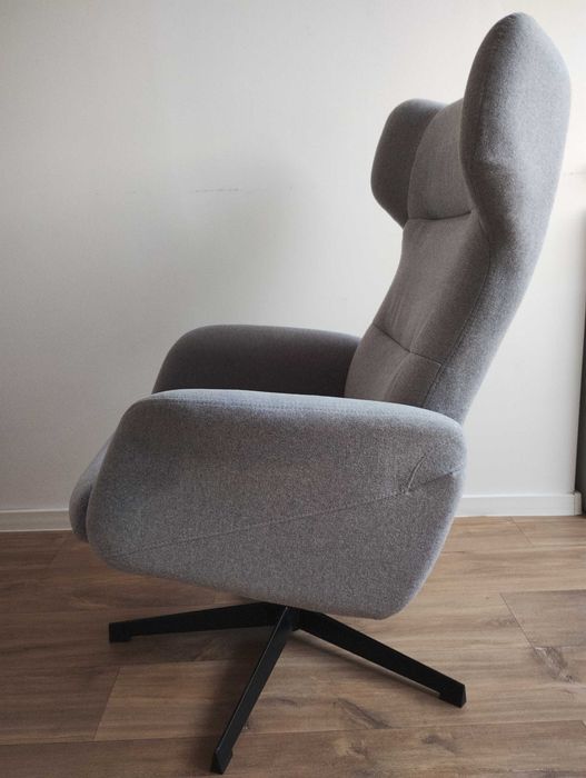 Fotel obrotowy z podnóżkiem