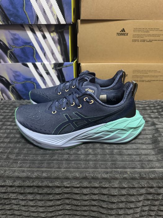 Жіночі кросівки Asics NovaBlast 4 39(24,5см) оригінал