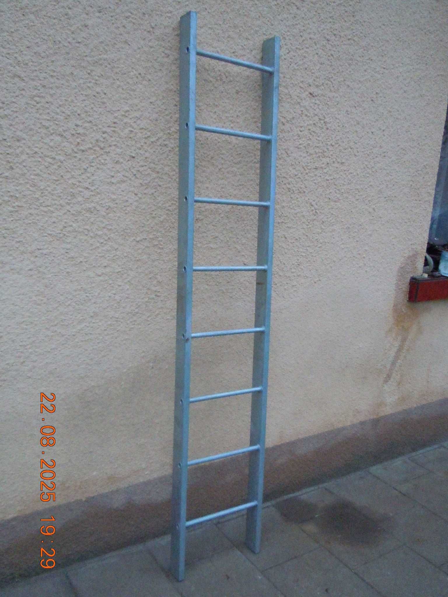 Drabina zewnętrzna stalowa ocynkowana do budynku do studzienki  210 cm