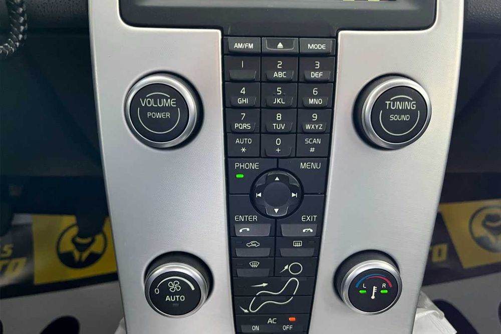 Volvo V50 2011 року