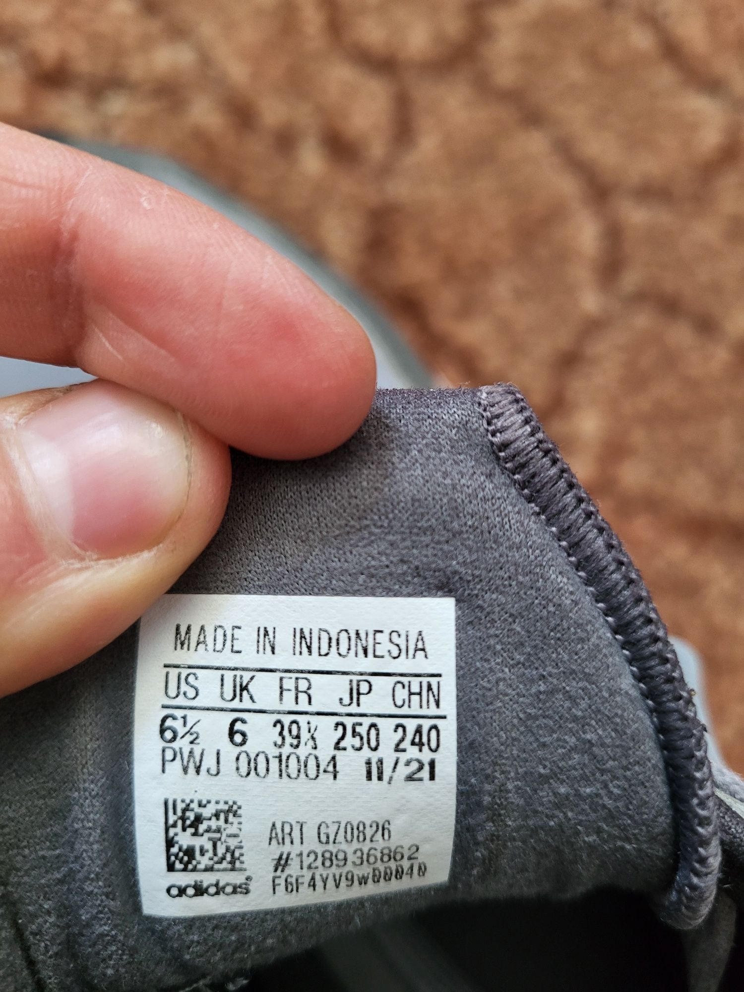Оригинальные женские кроссовки Adidas Retropy