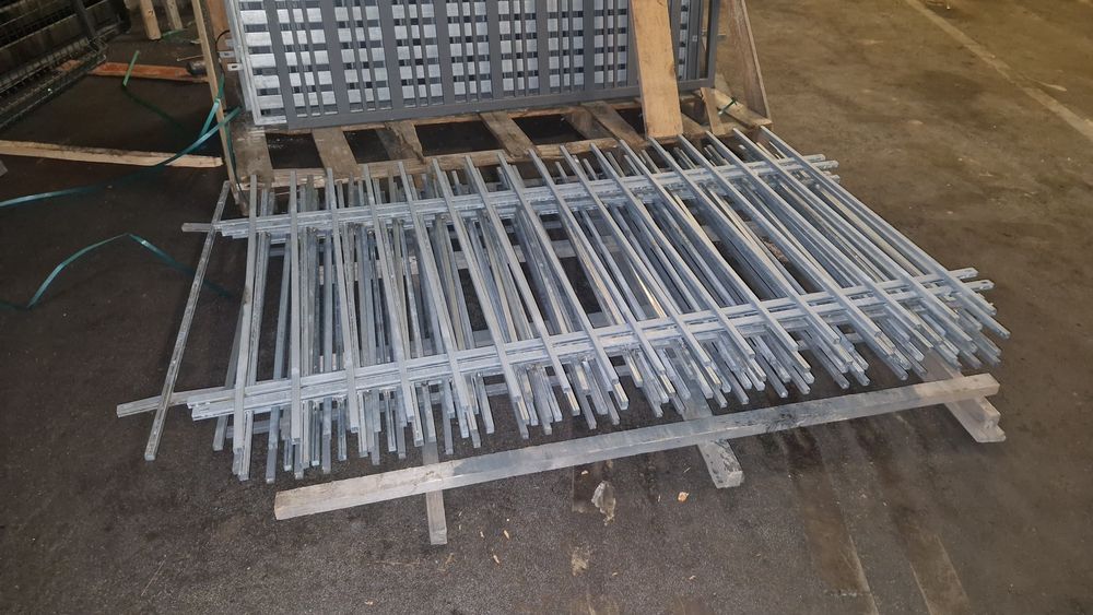 Przęsła ze sztachet pionowych, palisada, inne profile