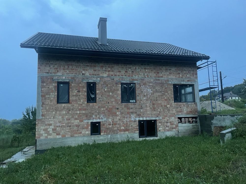3 поверховий будинок на Гарячому Урбані по вулиці немирівська