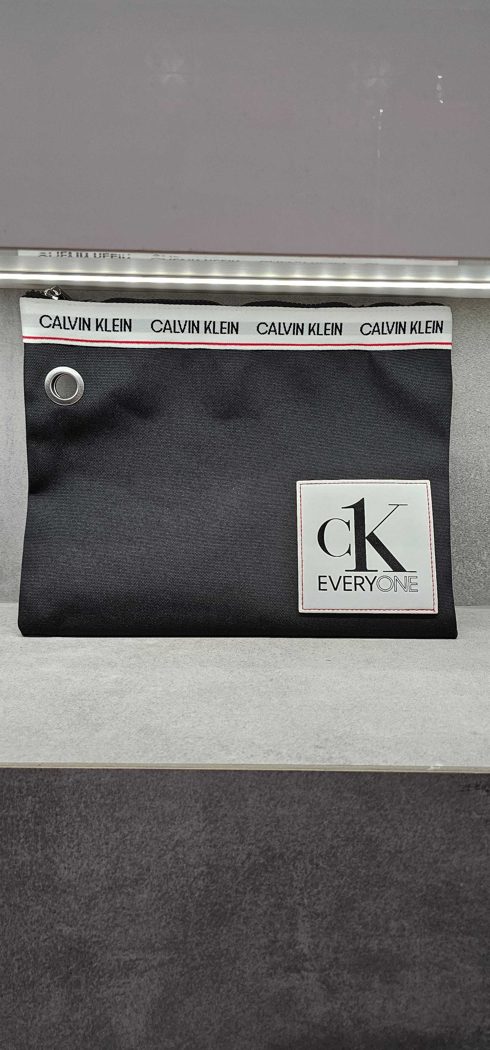 Kosmetyczka Calvin Klein CK Everyone