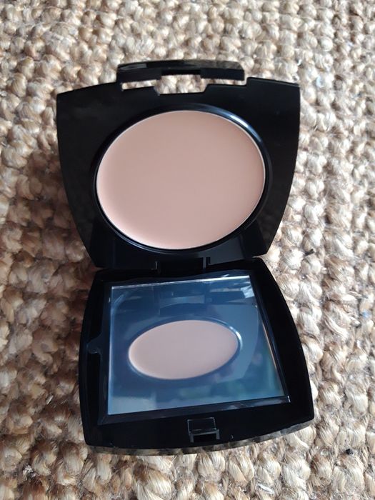 AVON puder do twarzy