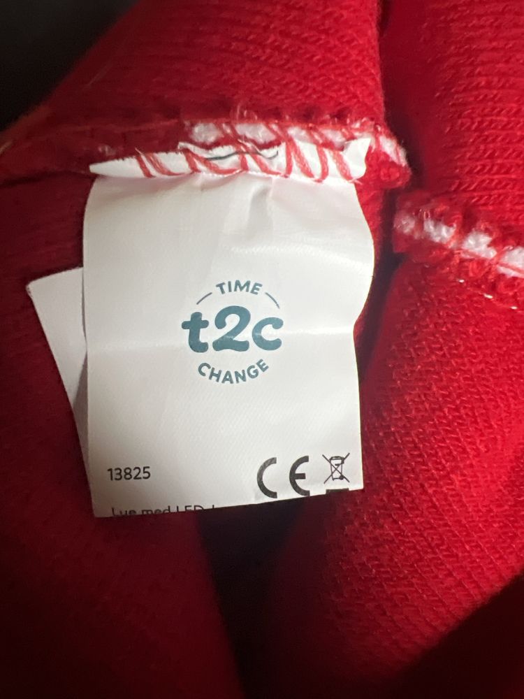 Sprzedam świąteczną czapkę firmy f2c. Światełka led.