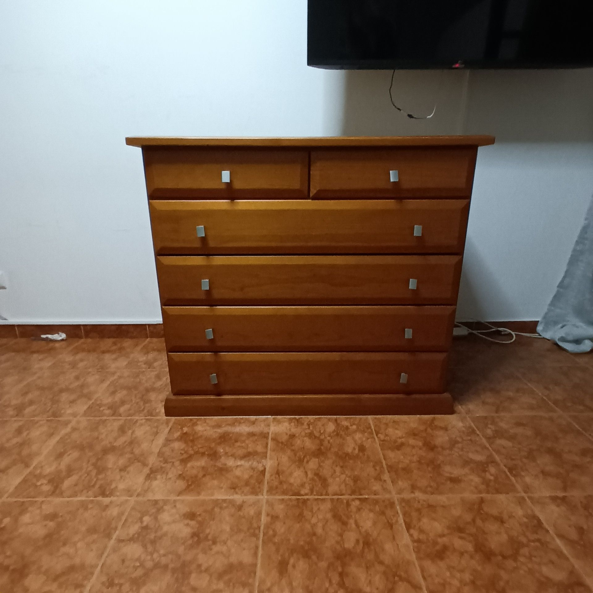 Comoda de madeira boa