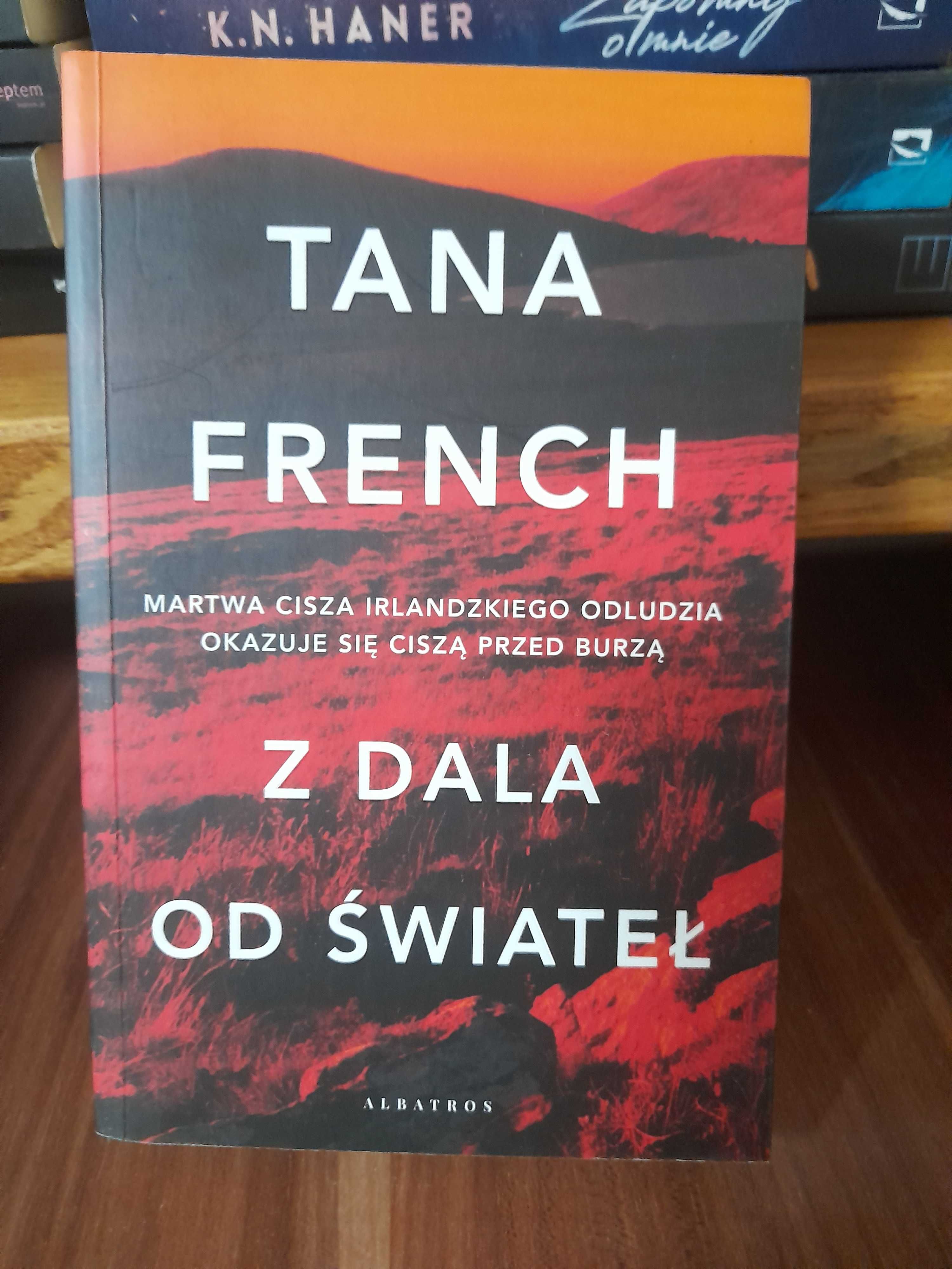 Z dala od świateł- Tana French