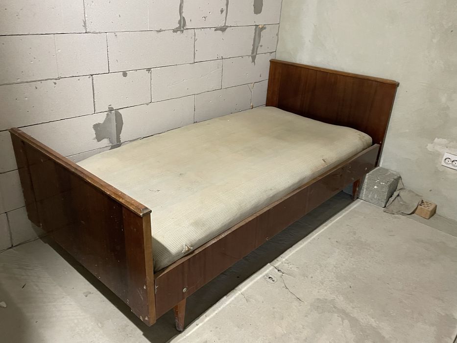 Ліжко деревʼяне