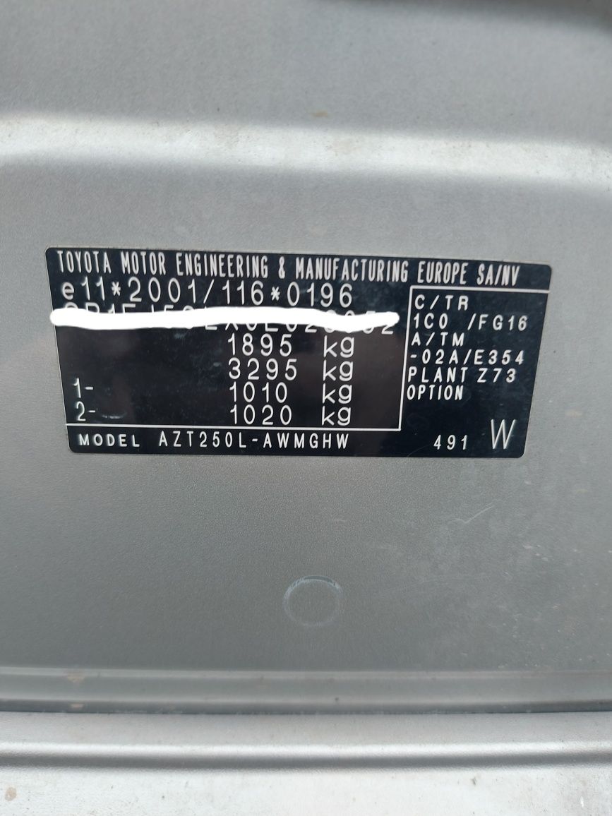/ Avensis T25 maska pokrywa silnika