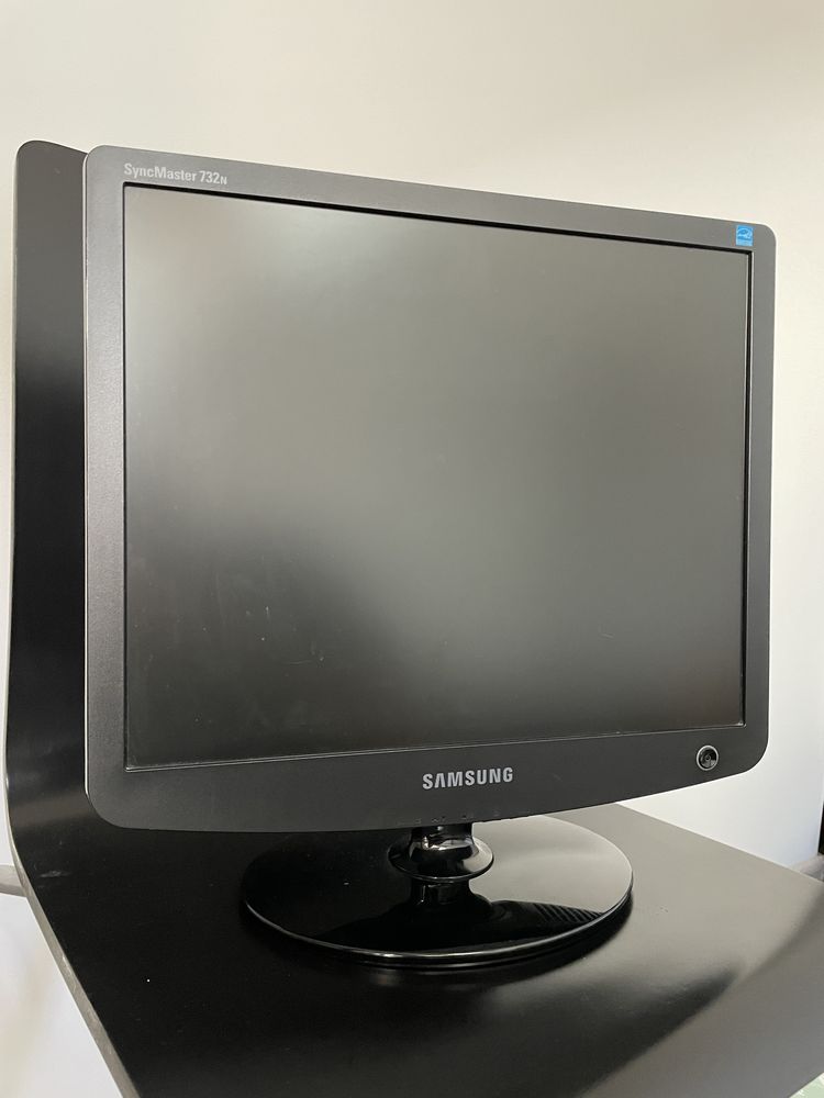 Monitor Samsung SyncMaster 732N Black 17" z kablem z przejściówką