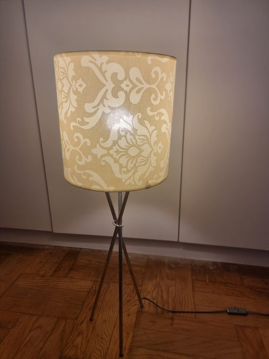 Lampa stołowa z abażurem
