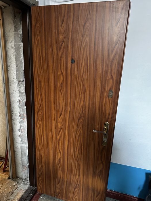 Продам вхідні двері