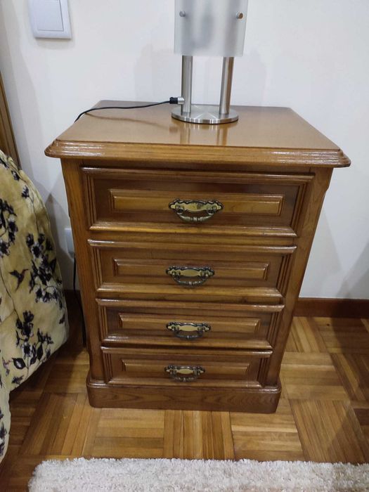 Quarto Completo em Madeira de Castanho