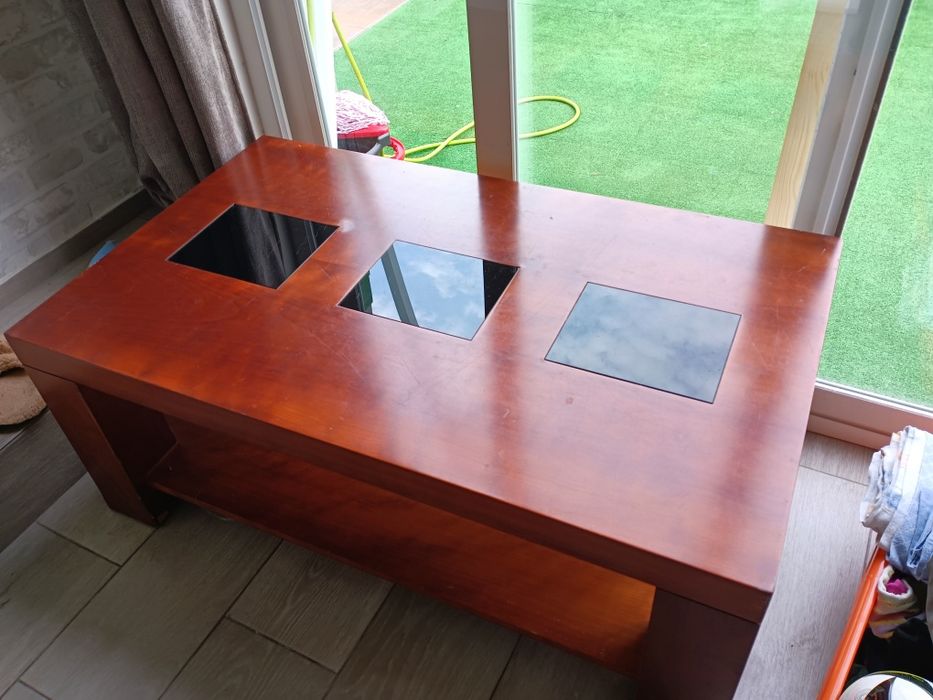 Vendo mesa de sala de estar em mogno