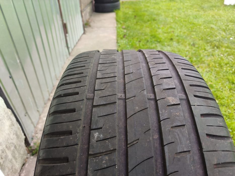 Продам одну шину Barum Bravuris3 275/40R20