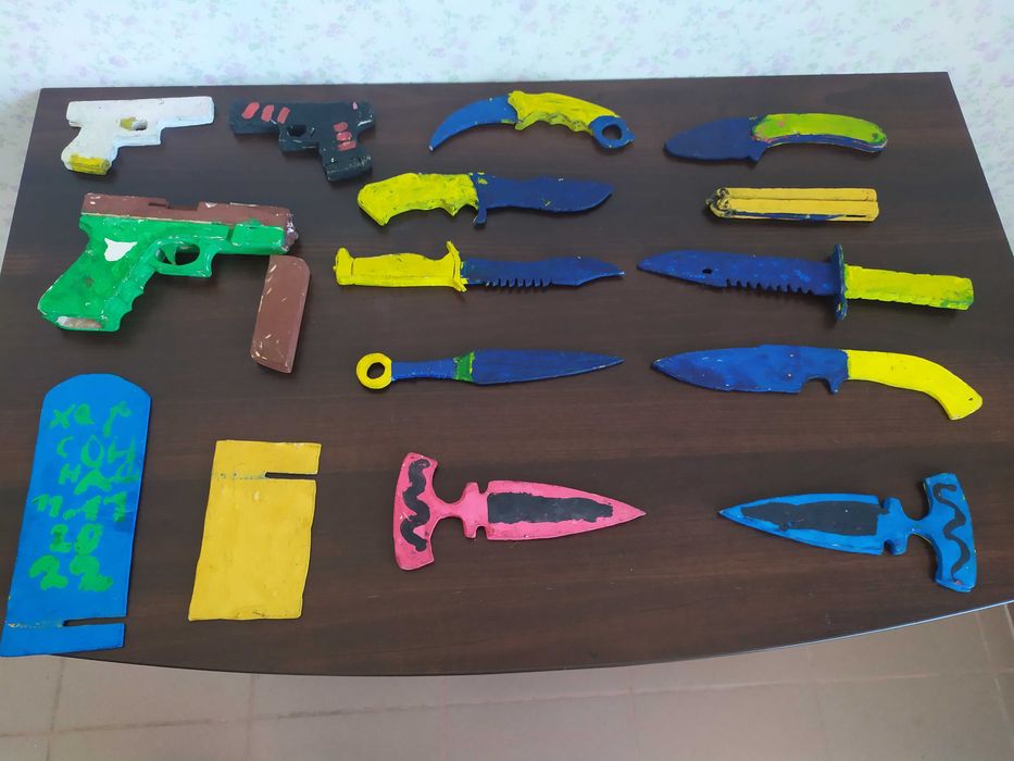 Деревяні вироби,ножі,пистолети