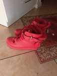 Sprzedam buty damskie czerwone