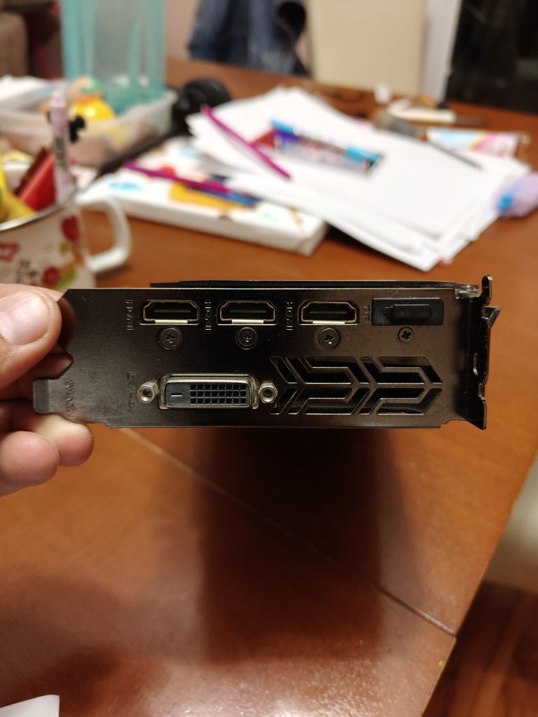 GeForce GTX1050 Ti 4GB + Radeon R9270x 2GB