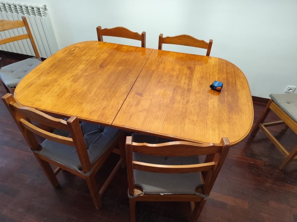 Mesa de Refeição + 6 Cadeiras