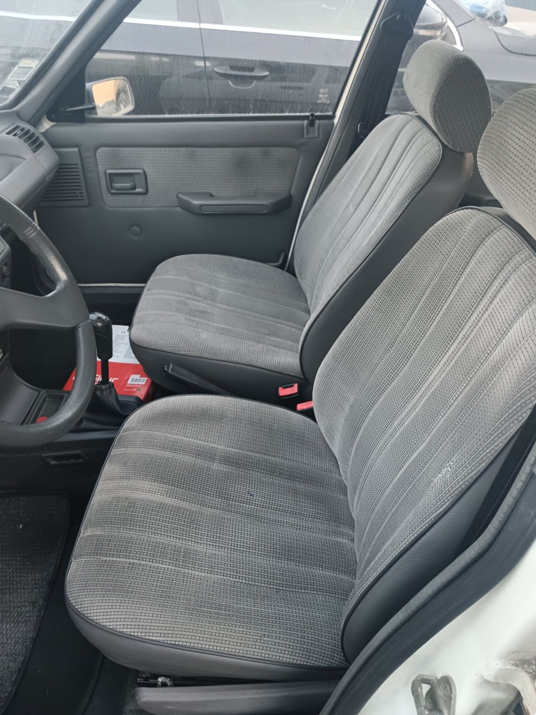 Peugeot 205GR bem estimado