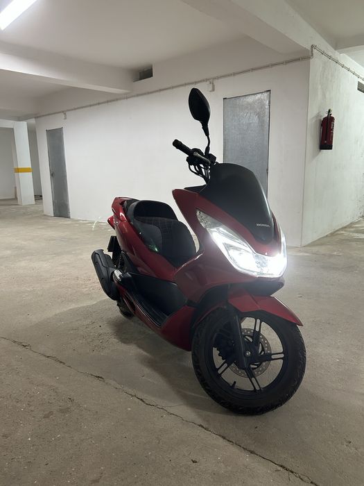 Mota 125cc - PCX Bom estado (com banco custom)